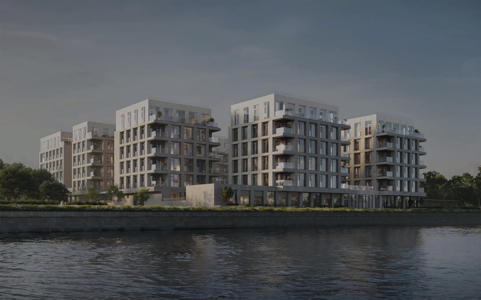 «Foriver Residence» на закате — пять корпусов на первой линии Москвы-реки, вид с воды